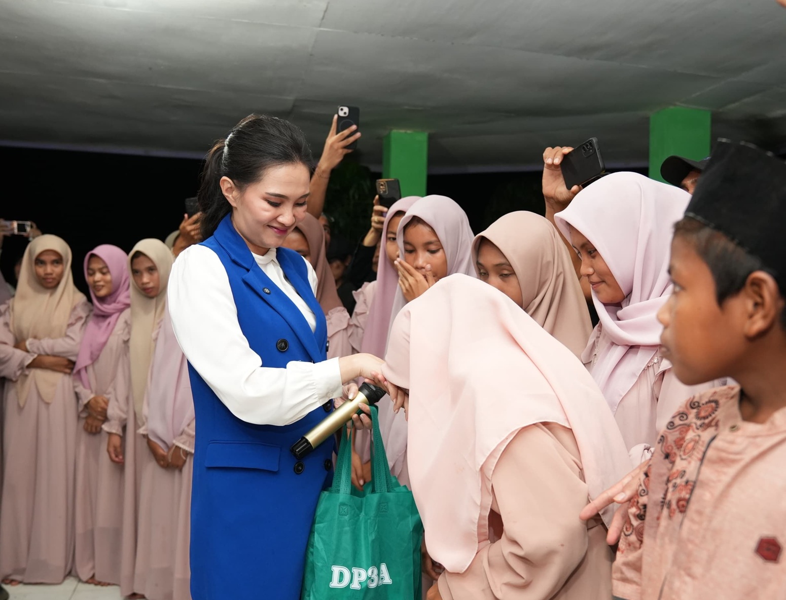 Gubernur Sherly Ajak Anak Panti Asuhan Malut Raih Pendidikan Tinggi dengan Beasiswa
