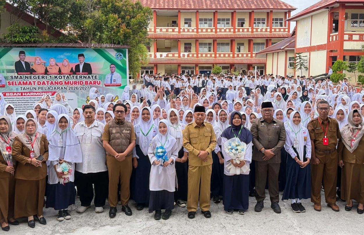 Pimpinan Maluku Utara Sambut Langsung Hari Pertama Sekolah di Ternate