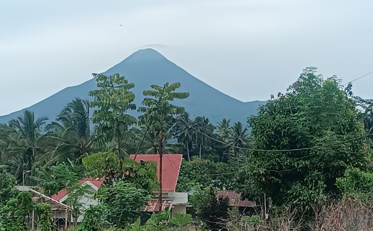 Gunung Soputan Guncang! 23 Kali Gempa Guguran Terekam