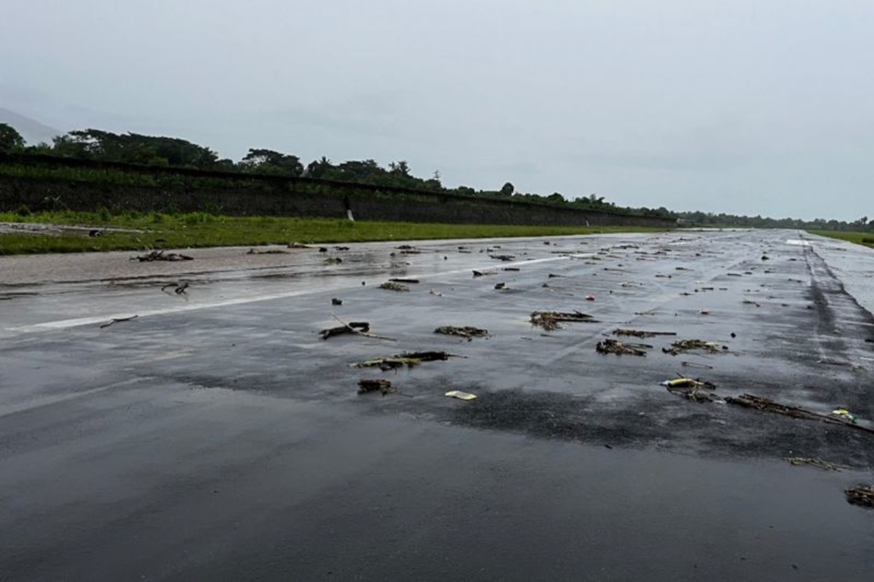 Banjir Lumpuhkan Bandara Oesman Sadik! Operasional Penerbangan di Halmahera Selatan Terganggu