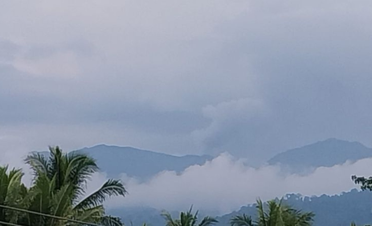 Aktivitas Menurun, Gunung Dukono Tetap di Level Waspada