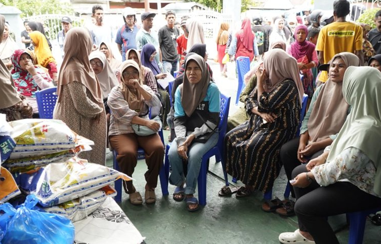 Hanya Rp50 Ribu! Pemprov Malut Guyur 1.000 Paket Sembako Murah di Tidore