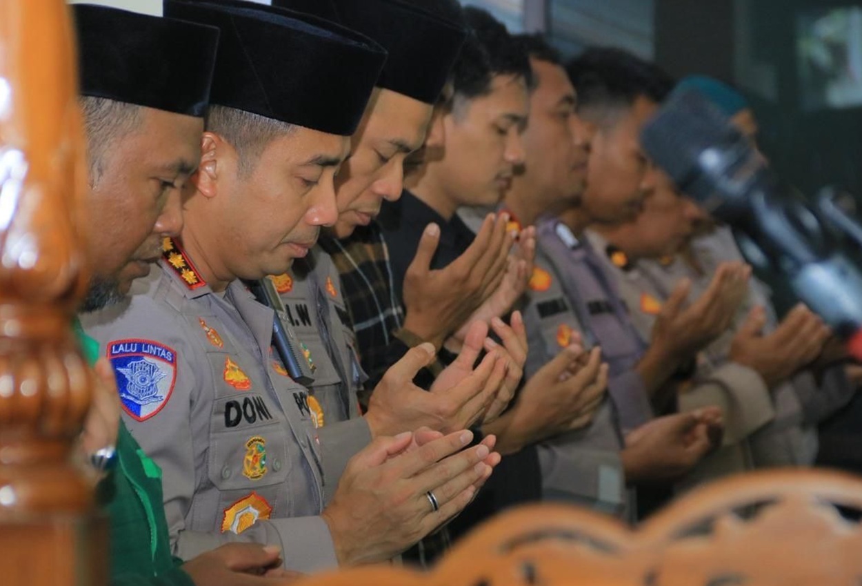 Shalat Ghaib dan Doa Bersama di Polda Malut untuk Affan