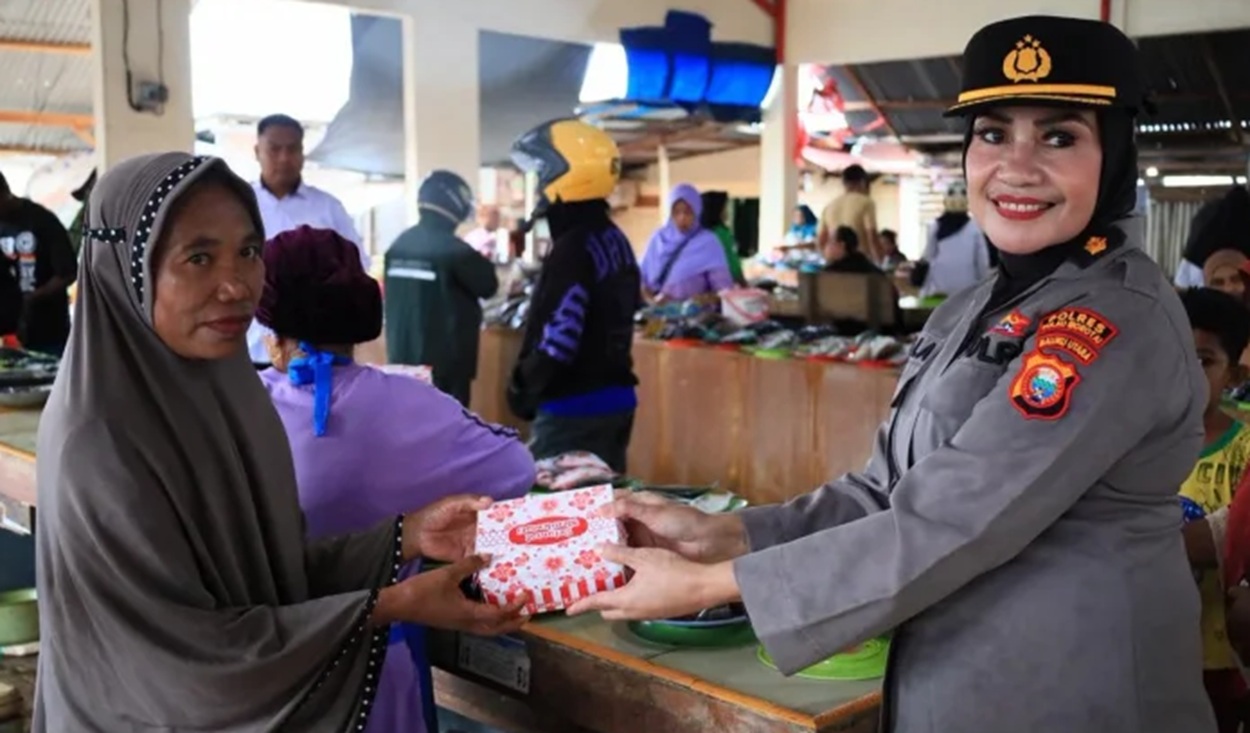 Srikandi Polda Maluku Utara Turun ke Jalan