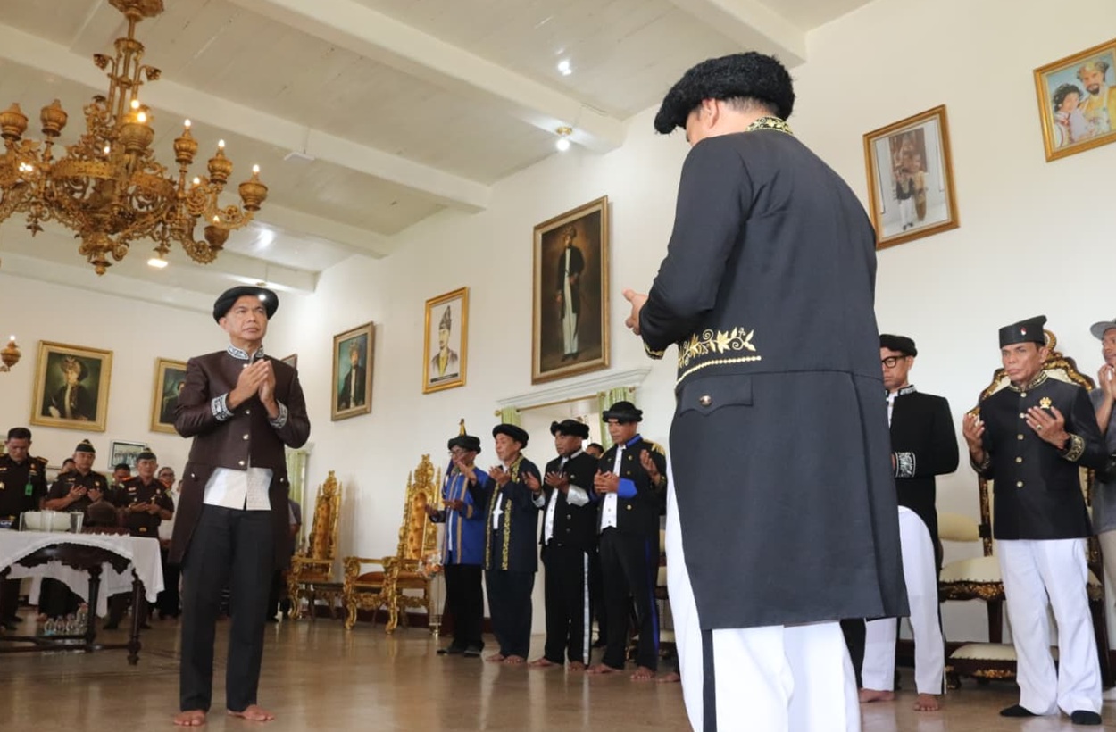 Jamintel Kejagung Diberi Gelar Adat Panglima Keadilan oleh Kesultanan Ternate