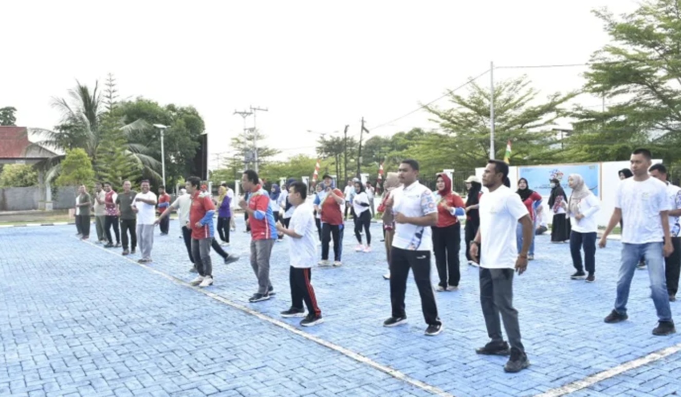 BKKBN Malut Gelar Senam Massal di Sofifi, Gaungkan Gerakan Ayah Wajib Hadir