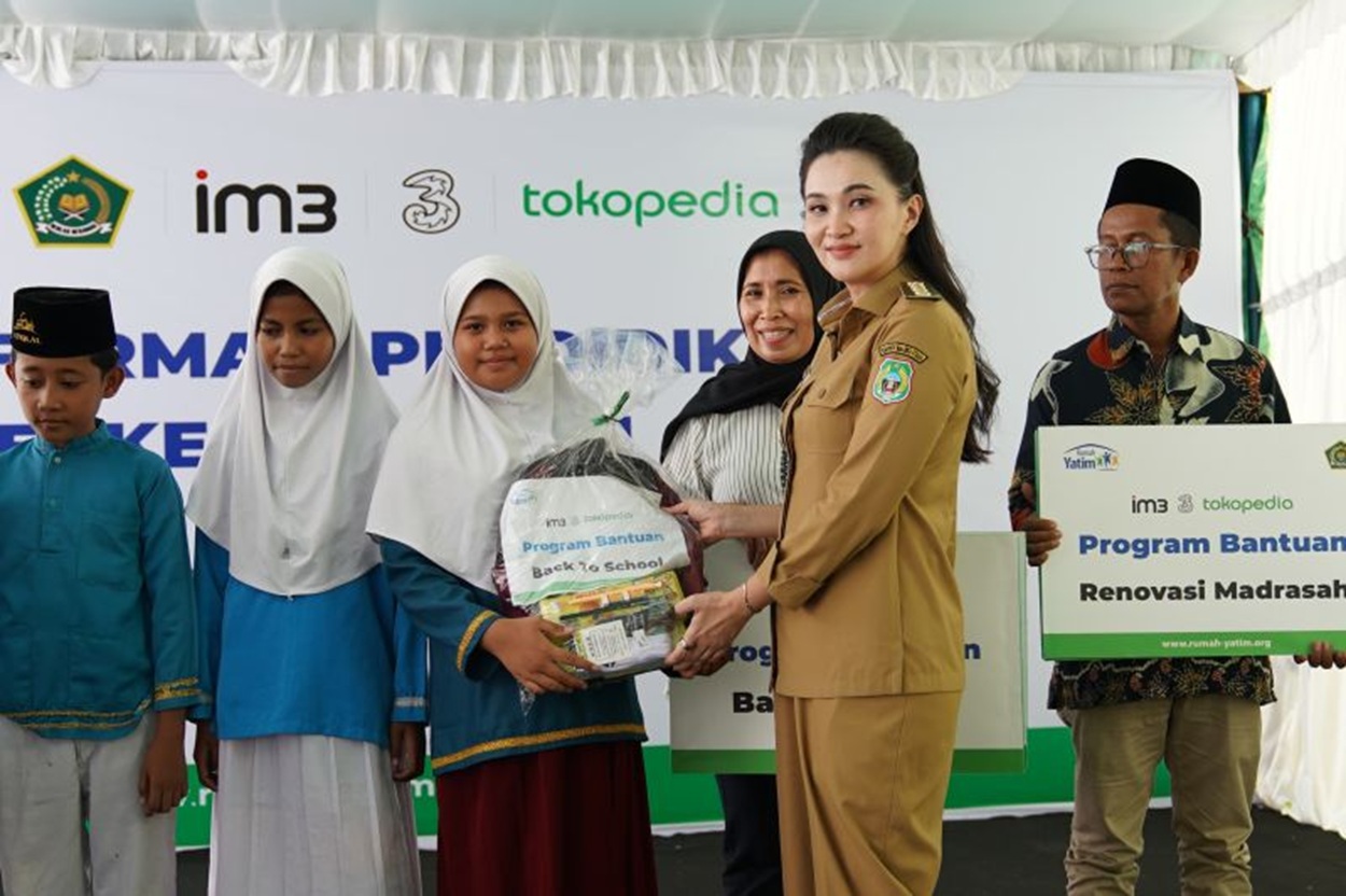 Gubernur Sherly Salurkan Bantuan Renovasi 5 Madrasah di Malut