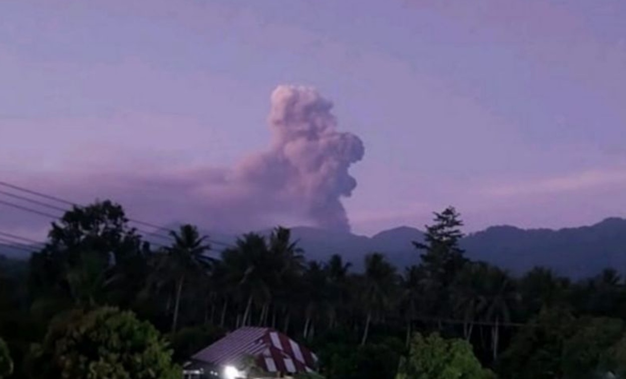 Peringatan Keras Pakar ITB: Kecepatan Awan Panas Dukono 150 Km/Jam, Melanggar Radius 4 Km Berarti Maut! 