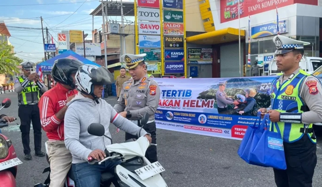 Gebrakan Ditlantas Polda Malut di Ternate, Pengendara Kaget Distop Polisi, Ternyata Ini yang Terjadi
