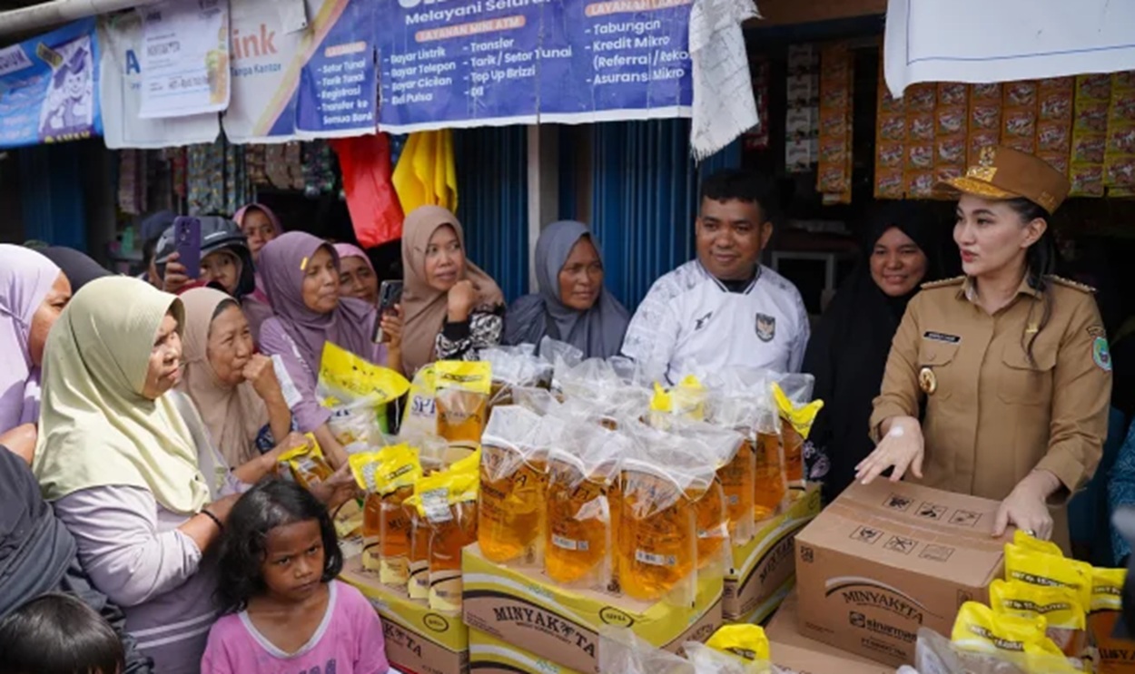 Gubernur Sherly Sidak Pasar Galala: Jangan Coba-coba Jual di Atas HET!