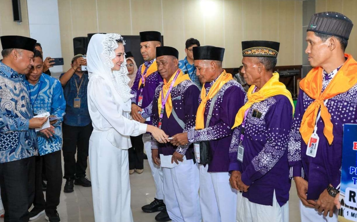 Momen Haru Pelepasan Calon Haji Maluku Utara 2025, Gubernur Sherly Tjoanda Beri Pesan dan Bantuan Spesial