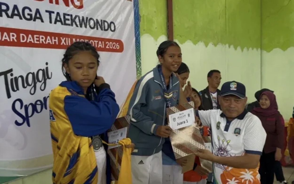Skuad Taekwondo Ternate Kunci Gelar Juara Umum POPDA XII Malut