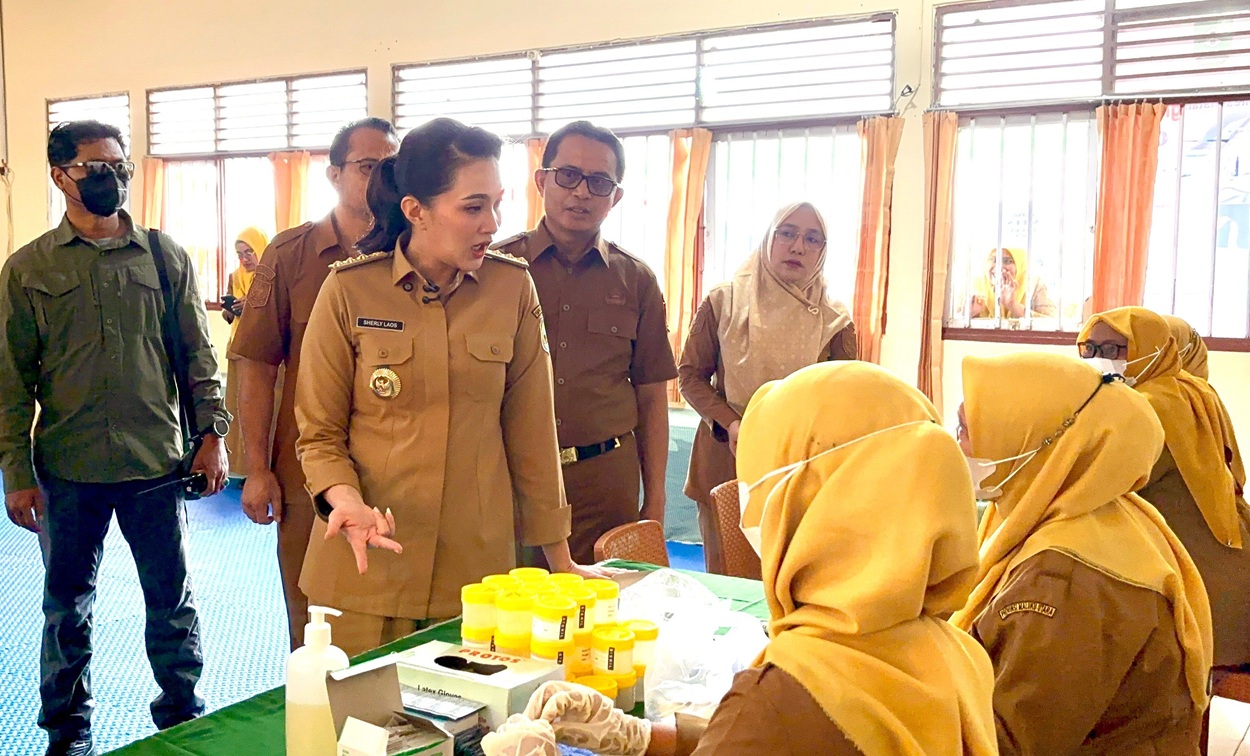 Gubernur Sherly Pasang Target Berani: Pemeriksaan Kesehatan Massal Guru & Murid Tuntas 30 Hari