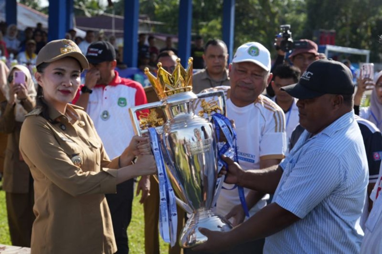 Gubernur Sherly Targetkan Seluruh Pelatih Sepak Bola Maluku Utara Berlisensi B dalam 5 Tahun