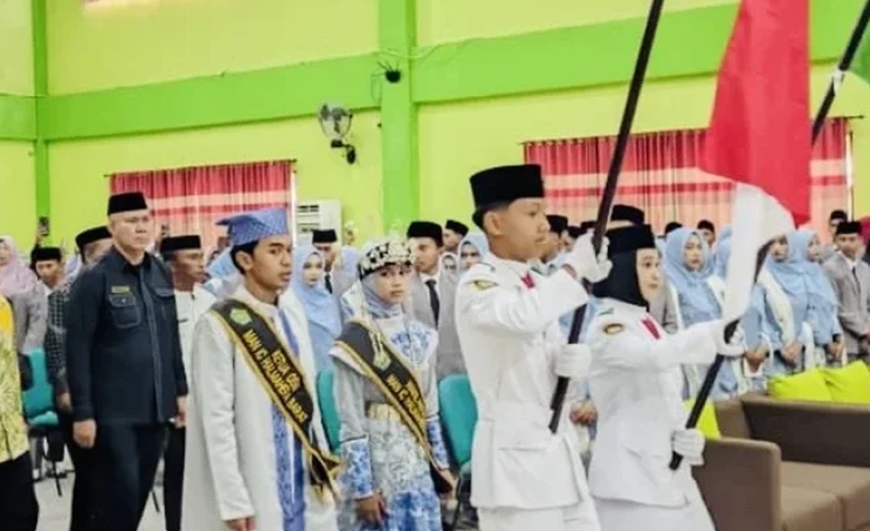 Gubernur Sherly Lepas 60 Bintang MAN-IC Halbar ke Kampus Top Nasional