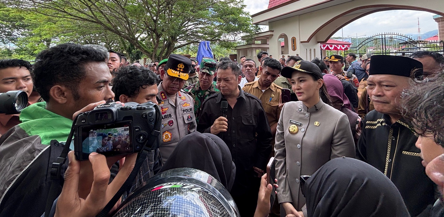 Gubernur Sherly Turun Tangan Hadapi Aksi Mahasiswa Sofifi, Dialog Langsung Tangani Tuntutan