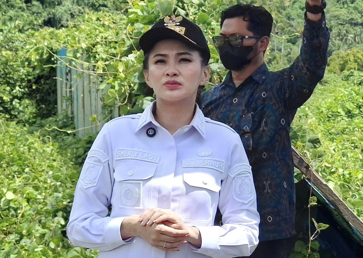 Wisuda Uniera 2025: Gubernur Sherly Dorong Lulusan Jadi Pengusaha Handal