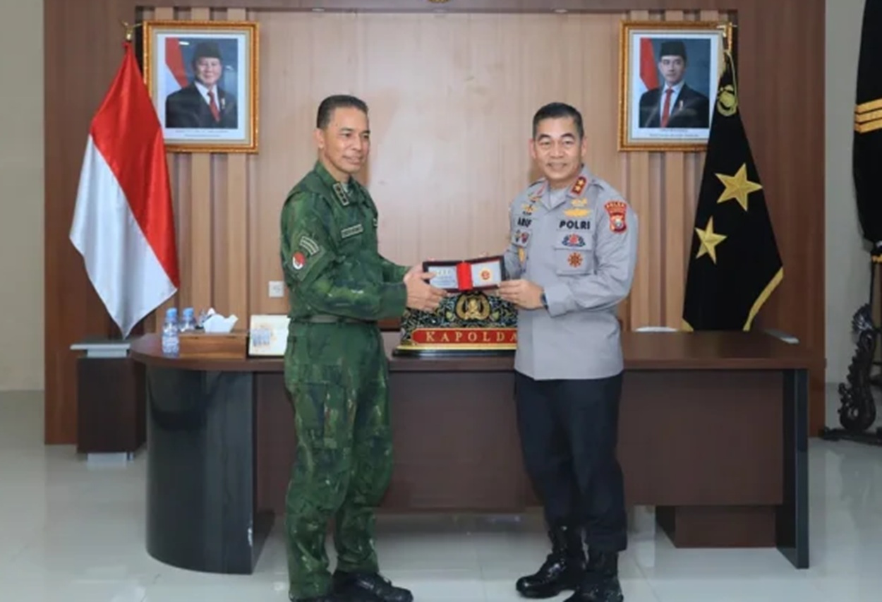 Pangkogabwilhan III Letjen TNI Lucky Avianto Temui Kapolda Malut