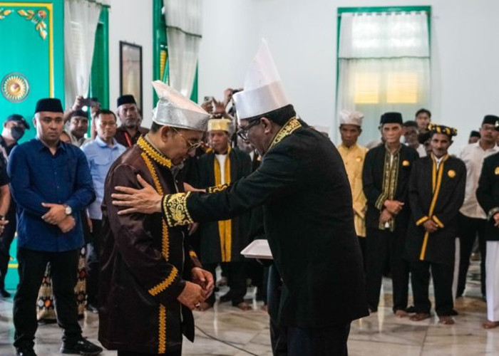 Menteri Fadli Zon Resmi Jadi Bagian Keraton Tidore