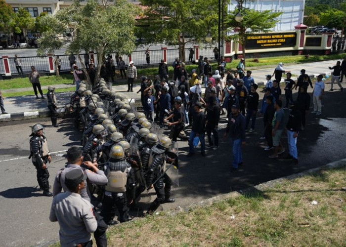 Simulasi Terpadu Polda Malut: 1.200 Personel Siaga Tangkal Ancaman di Markas