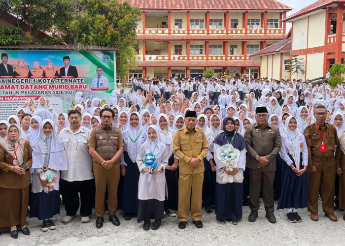 Pimpinan Maluku Utara Sambut Langsung Hari Pertama Sekolah di Ternate