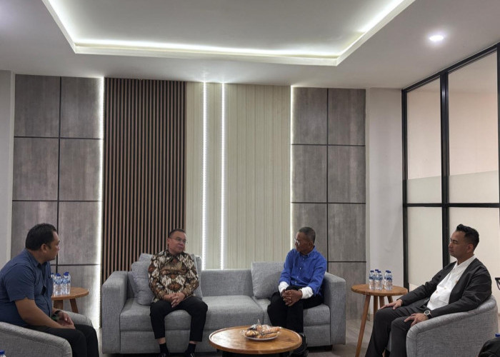 Serunya Pertemuan Sufmi Dasco, Raffi Ahmad, dan Dahlan Iskan di Kantor Disway, Ada Selfie dan Tawa!