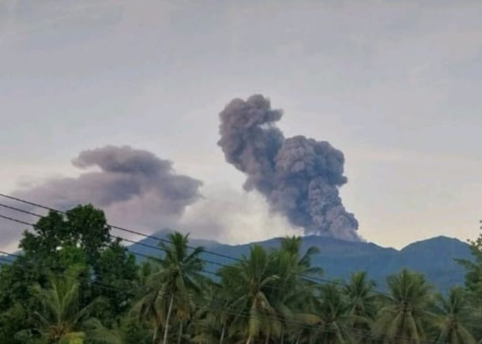 Status Waspada Gunung Dukono: Erupsi Abu Vulkanik 1.500 Meter, Jangan Dekati Kawah
