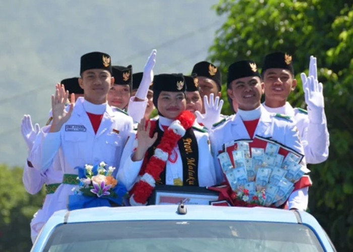 Mardhatilla Paskibraka Nasional Disambut Arak-arakan Meriah di Tidore