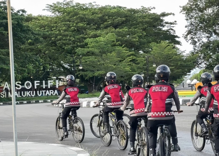 Patroli Ramah Polwan Bersepeda di Sofifi, Jalin Harmoni Polisi-Masyarakat
