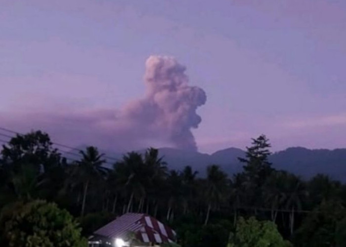 Erupsi Dahsyat Gunung Dukono: Abu Vulkanik Menjulang 1,4 KM