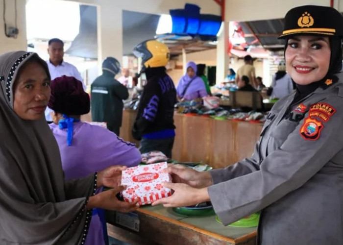 Srikandi Polda Maluku Utara Turun ke Jalan