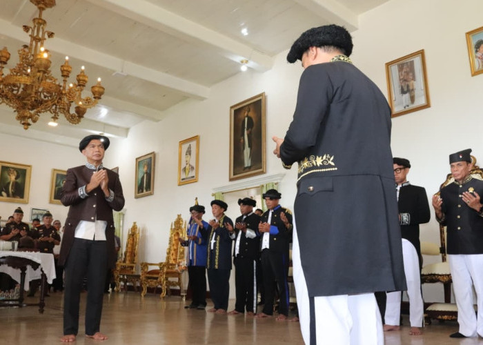 Jamintel Kejagung Diberi Gelar Adat Panglima Keadilan oleh Kesultanan Ternate