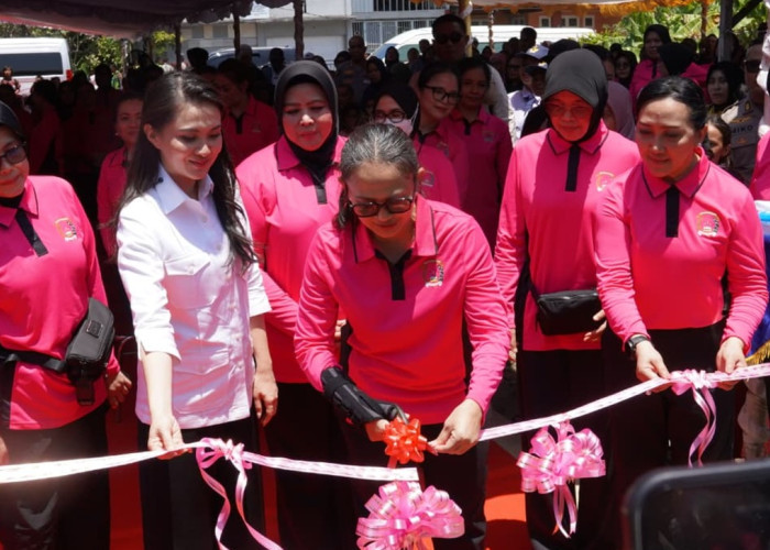 Resmikan Sumur Bor Bareng Istri Kapolri, Gubernur Sherly Titip Pesan Buat Warga Tikep