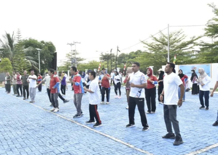 BKKBN Malut Gelar Senam Massal di Sofifi, Gaungkan Gerakan Ayah Wajib Hadir