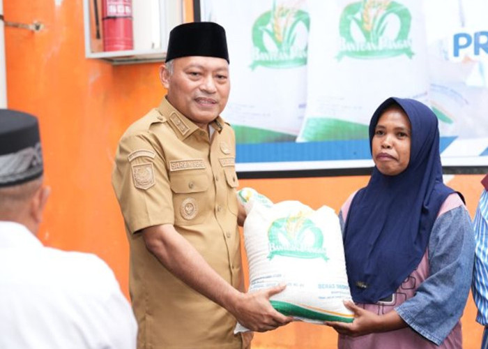 Ribuan Keluarga Malut Terima ‘Banjir Beras’ dari Bulog, Siapa Saja yang Berhak?