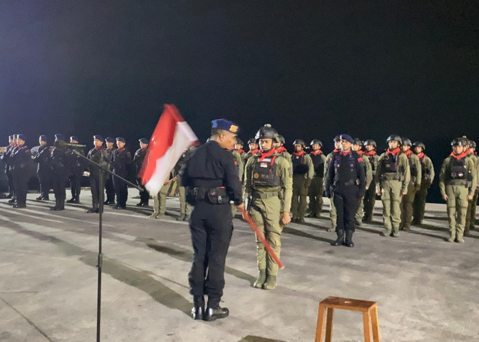 Kembali Pulang! 29 Prajurit Brimob Malut Disambut Adat Kerajaan Ternate Pasca Penugasan di Papua