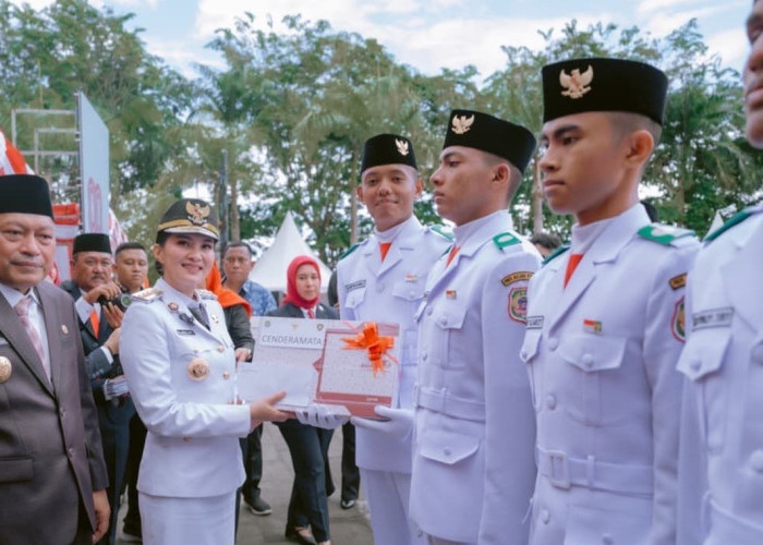 Kado Emas HUT ke-80 RI: Paskibraka Malut Pulang dengan Laptop dan Uang Tunai