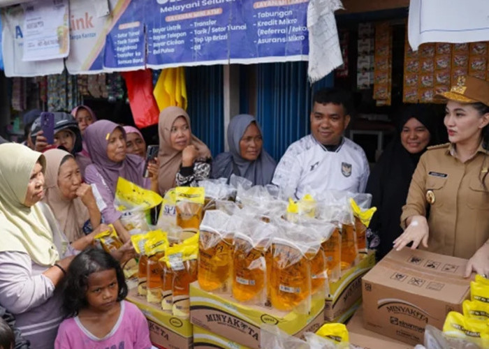 Gubernur Sherly Sidak Pasar Galala: Jangan Coba-coba Jual di Atas HET!