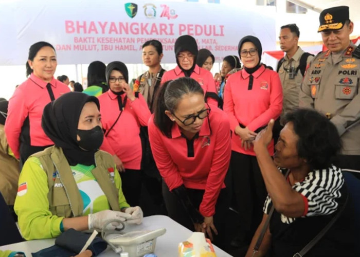 Istri Kapolri Boyong Layanan Medis Gratis dan Infrastruktur Air Bersih ke Malut