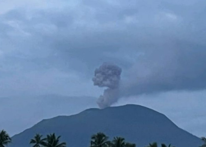 Halmahera Barat Siaga! Gunung Ibu Meletus Lagi, Warga Wajib Pakai Masker & Kacamata