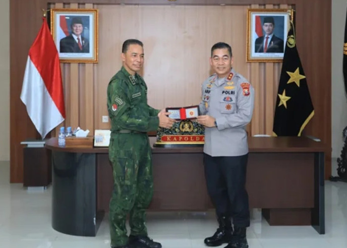 Pangkogabwilhan III Letjen TNI Lucky Avianto Temui Kapolda Malut