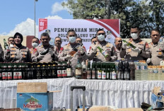 Kapolda Malut Pimpin Pemusnahan Ribuan Liter Miras dan Ancam PTDH Oknum Pembeking