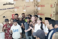 Gubernur Sherly Salurkan 438 Mesin Kapal Nelayan Malut dari Gudang Sempit