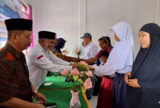 Kemenag dan Baznas Halteng Salurkan Santunan Tunai untuk Puluhan Siswa SLB Negeri Weda