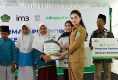 Gubernur Sherly Salurkan Bantuan Renovasi 5 Madrasah di Malut